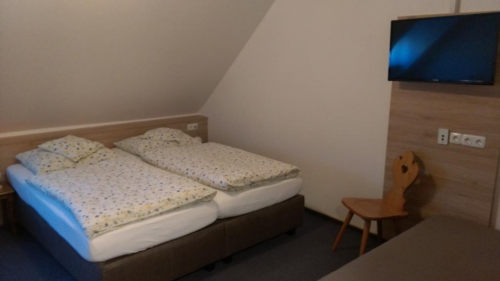 Gasthaus Pension Rezatgrund Windsbach Luaran gambar
