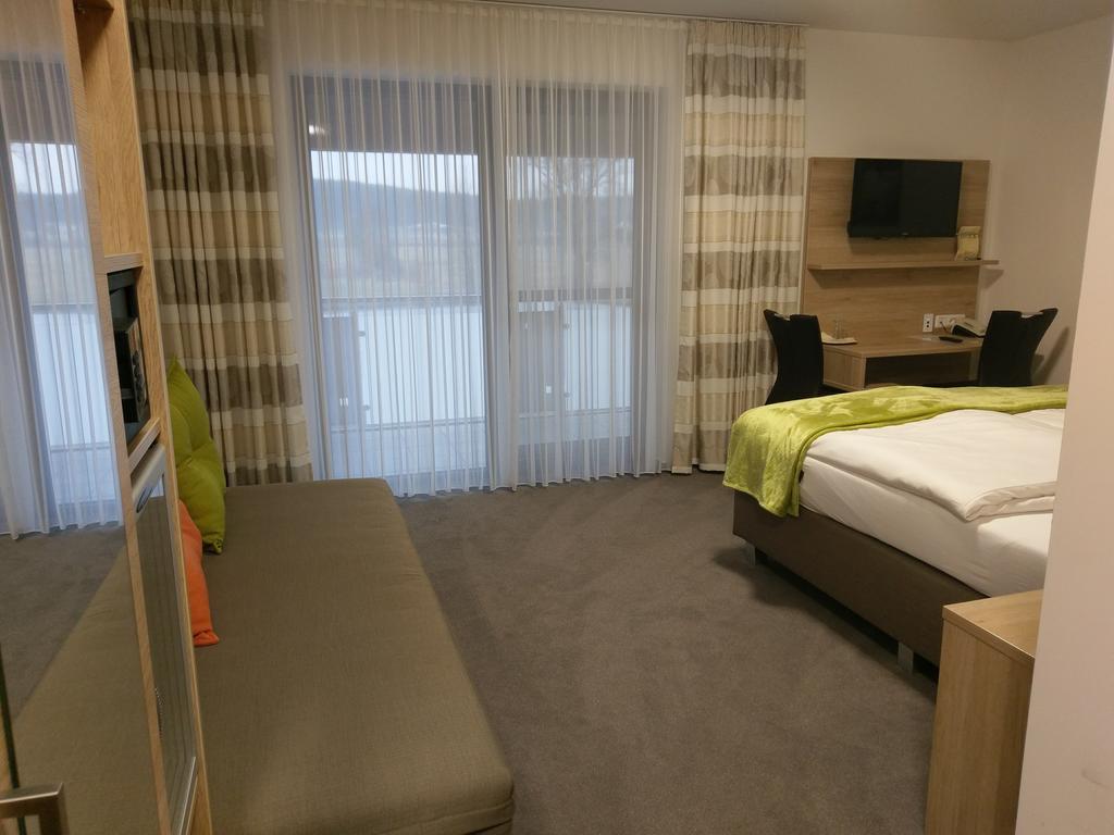 Gasthaus Pension Rezatgrund Windsbach Luaran gambar