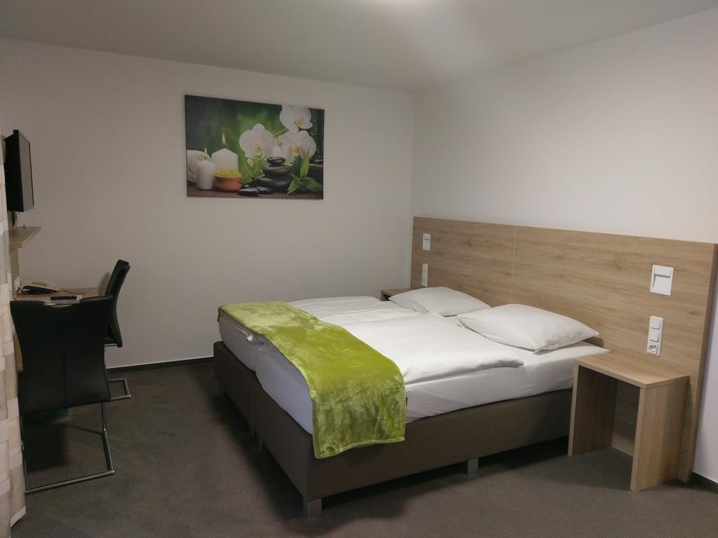 Gasthaus Pension Rezatgrund Windsbach Luaran gambar
