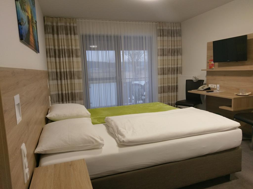 Gasthaus Pension Rezatgrund Windsbach Luaran gambar