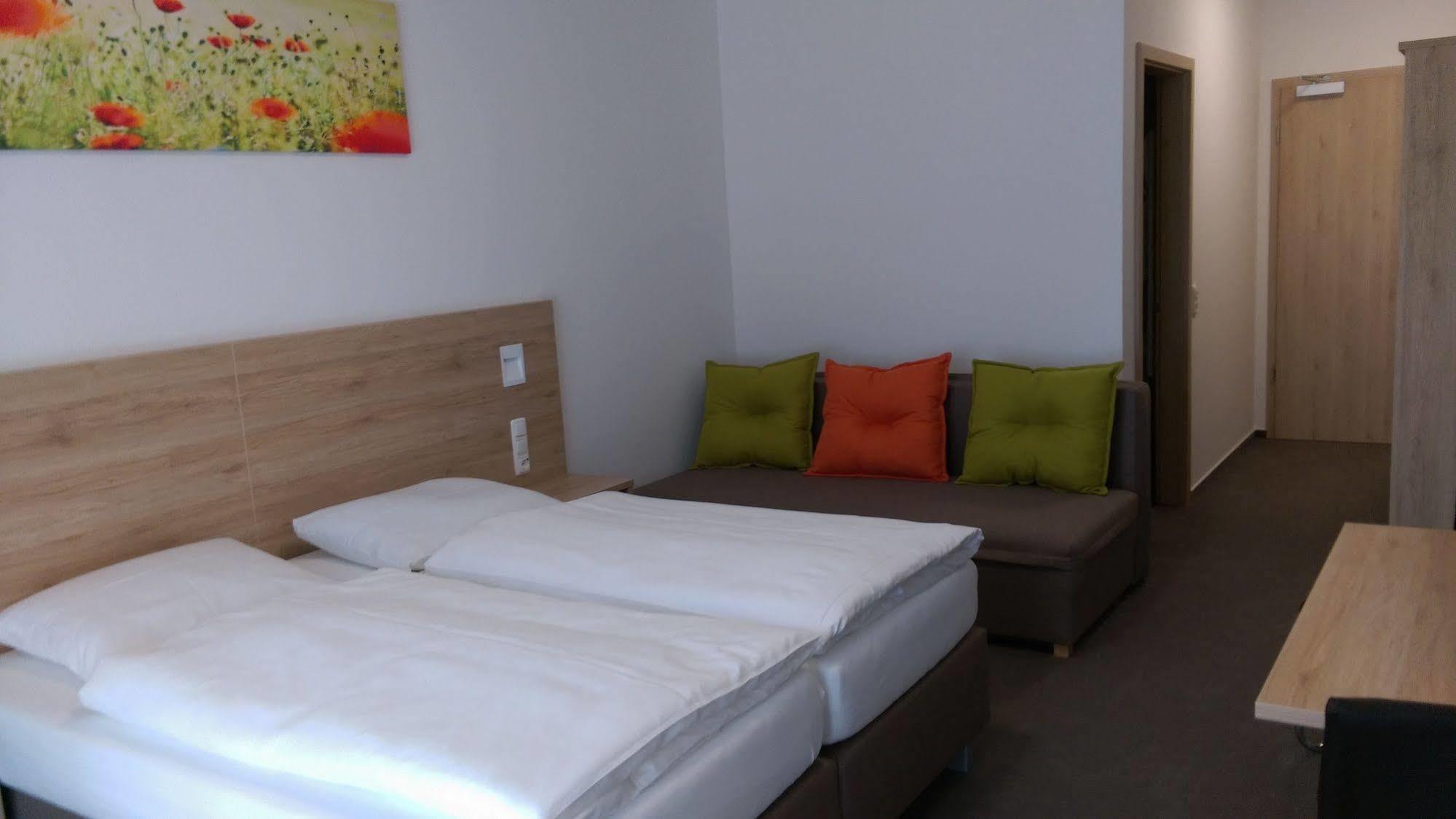 Gasthaus Pension Rezatgrund Windsbach Luaran gambar