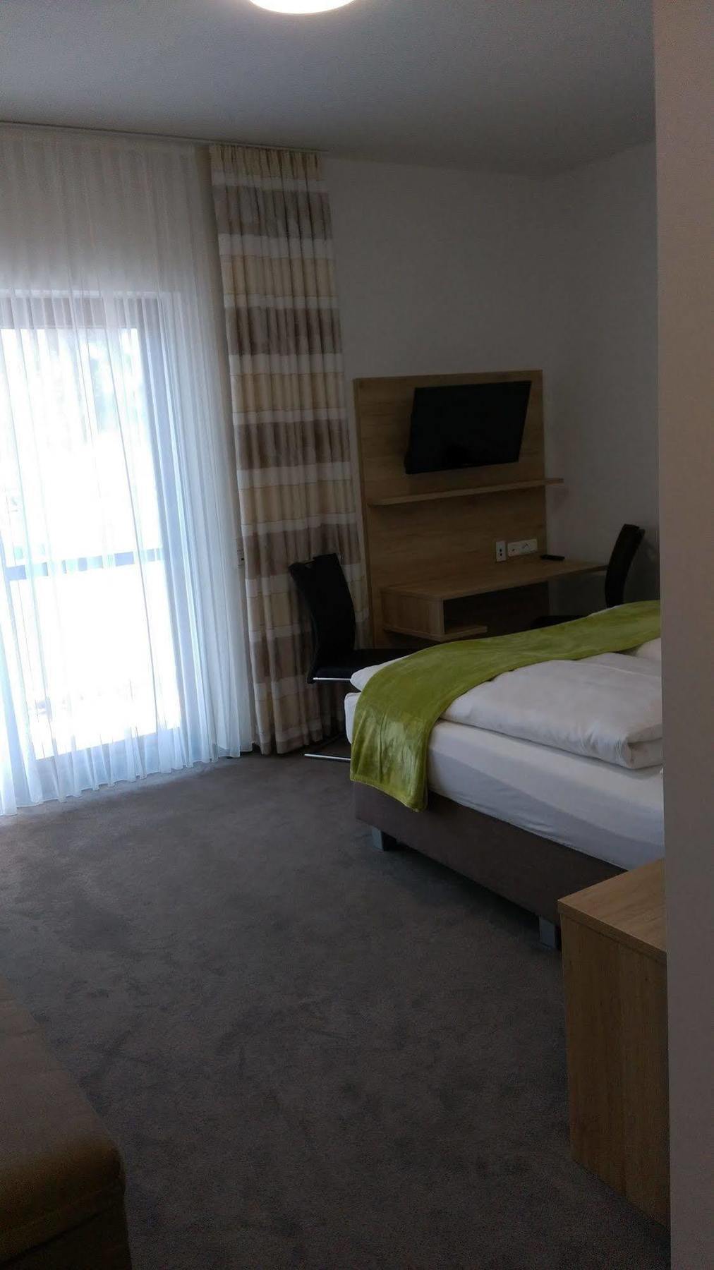Gasthaus Pension Rezatgrund Windsbach Luaran gambar