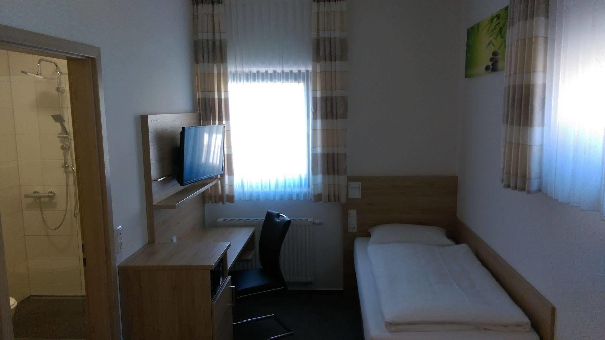 Gasthaus Pension Rezatgrund Windsbach Luaran gambar