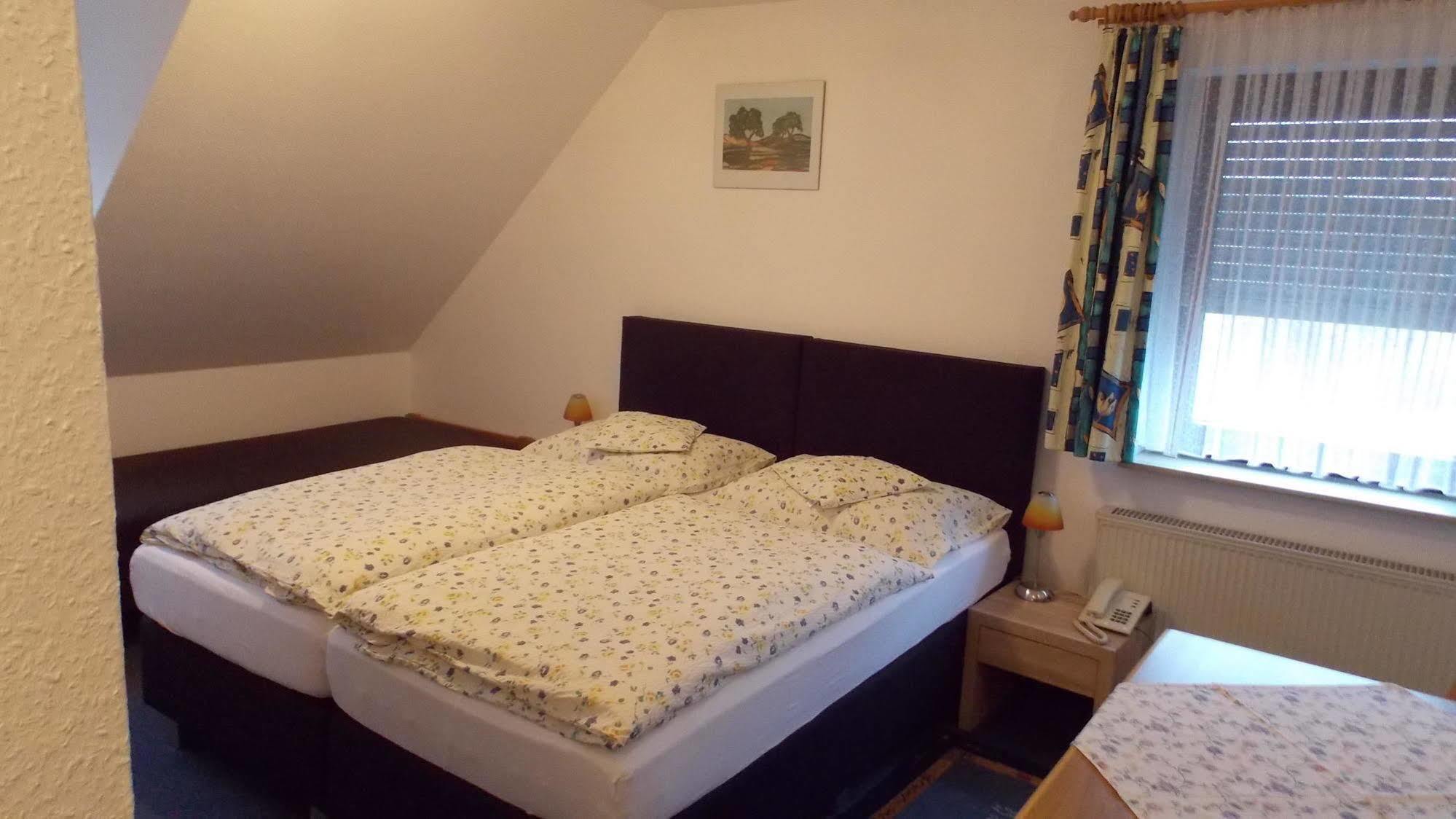 Gasthaus Pension Rezatgrund Windsbach Luaran gambar