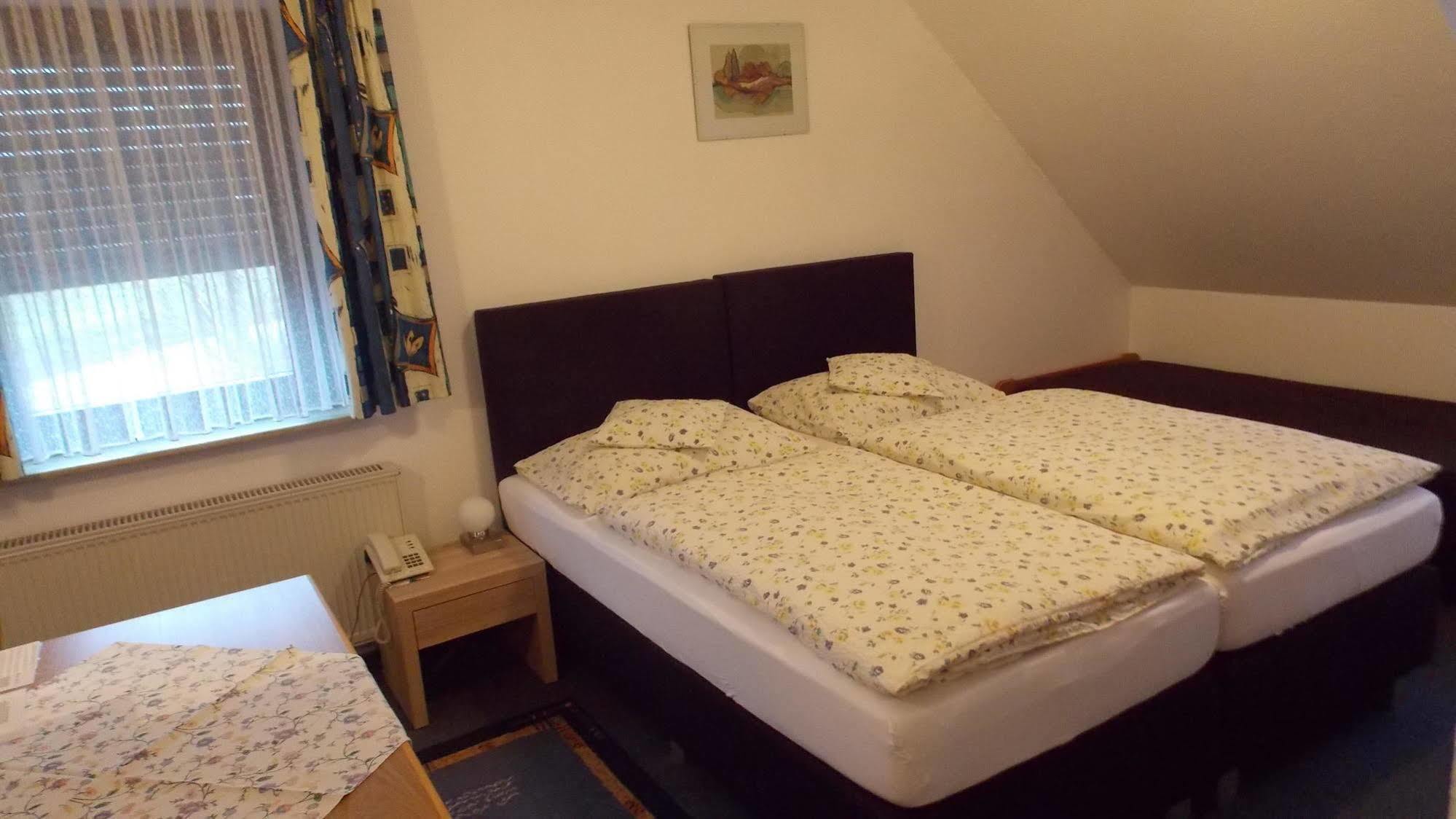 Gasthaus Pension Rezatgrund Windsbach Luaran gambar